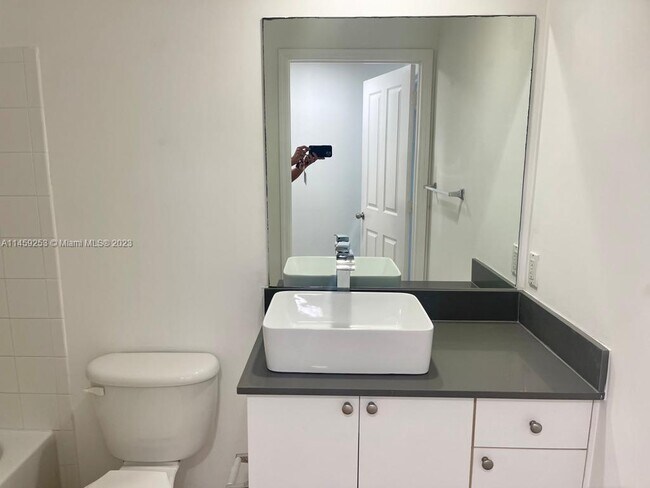 Building Photo - 9172 Collins Ave