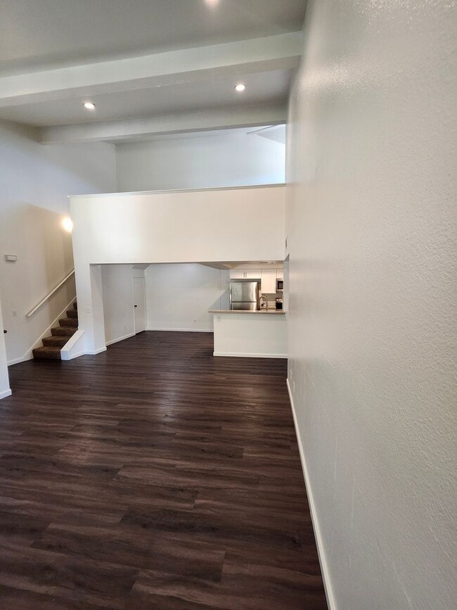 Building Photo - Beautiful 2-Bedroom Condo in Phillips Ranch