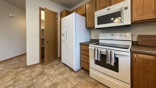 Building Photo - 1214 N 16th Ave