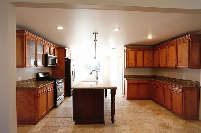 Building Photo - Beautiful North Hollywood 3 Bedroom, 2 Bath Single Family Home  *** Non-Smoking***