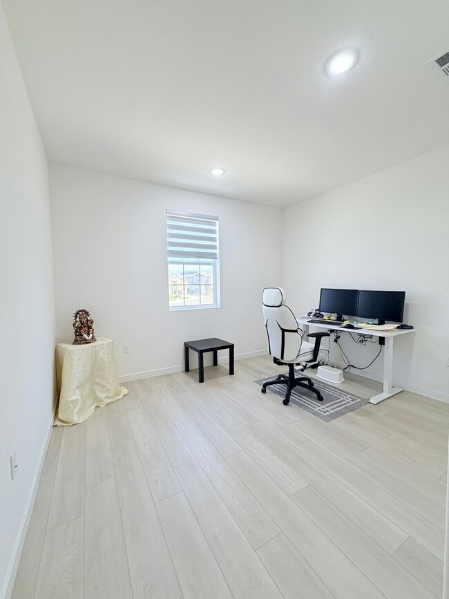 Building Photo - 5396 High Vly Ln