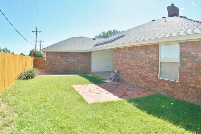 Building Photo - 4 Bed Home, 3 Car Garage! Zia School Distr...