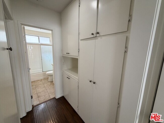 Building Photo - 11727 Mayfield Ave