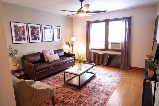 Building Photo - Office