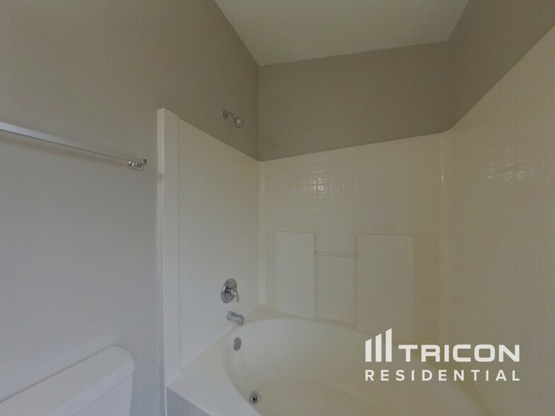 Building Photo - 325 Hampton Ridge Dr