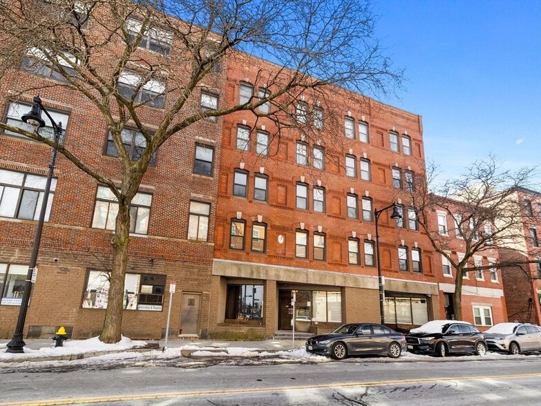 Primary Photo - 397 Commercial St