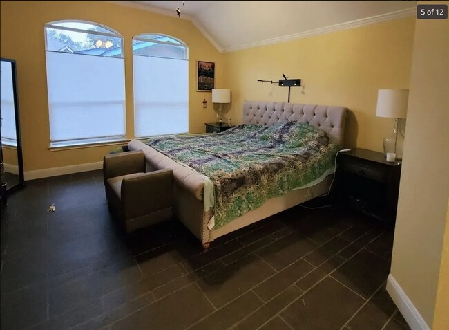 Building Photo - 5922 Hart Fld