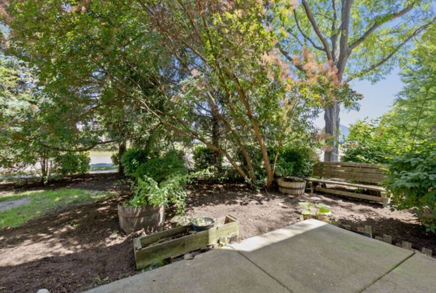 Building Photo - 9861 Thornton Way