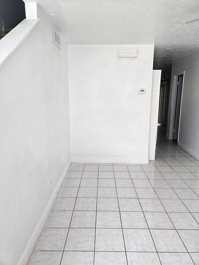 Building Photo - Large Two bedrooms with a cover patio