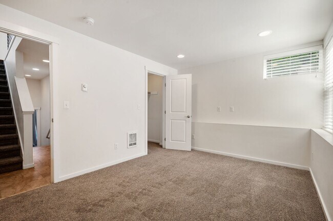 Building Photo - 3025 3027 21st Ave W