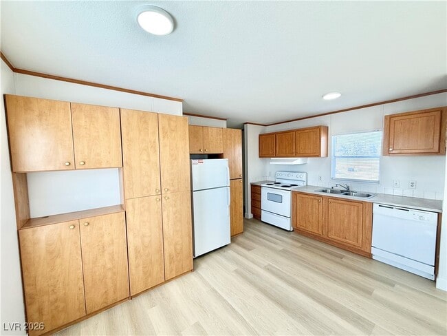 Building Photo - 4210 E Cheyenne Way