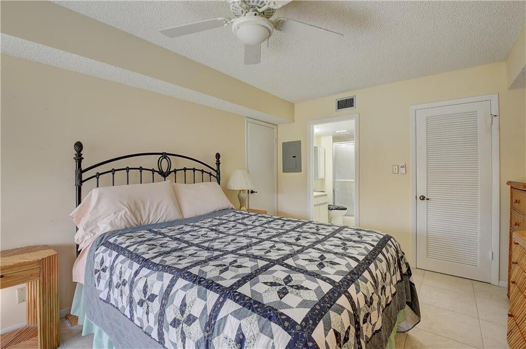 Building Photo - 5040 Rose Hill Dr