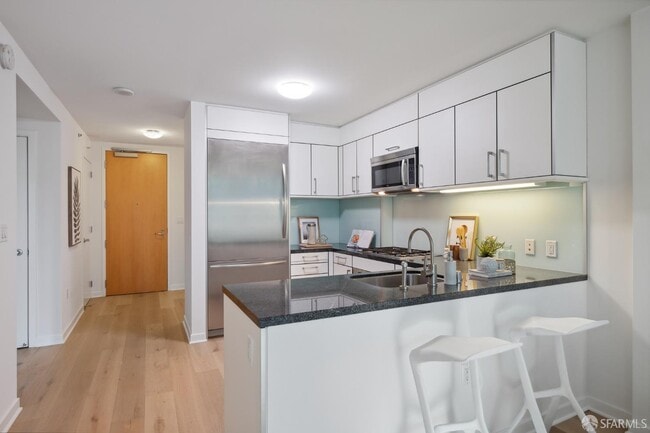 Building Photo - 333 Main St