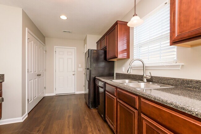 Building Photo - 1123 Geneil Ln