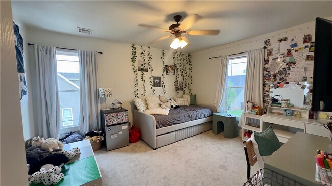 Building Photo - 917 NE Arleta Gardens