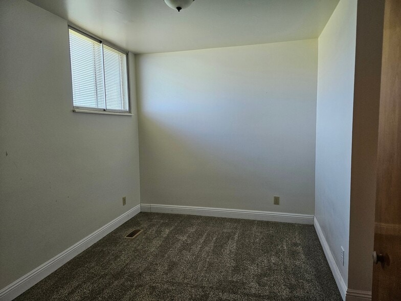 Building Photo - 351 W 200 S