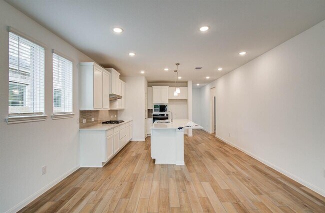 Building Photo - 24838 Harrow Mdw Dr
