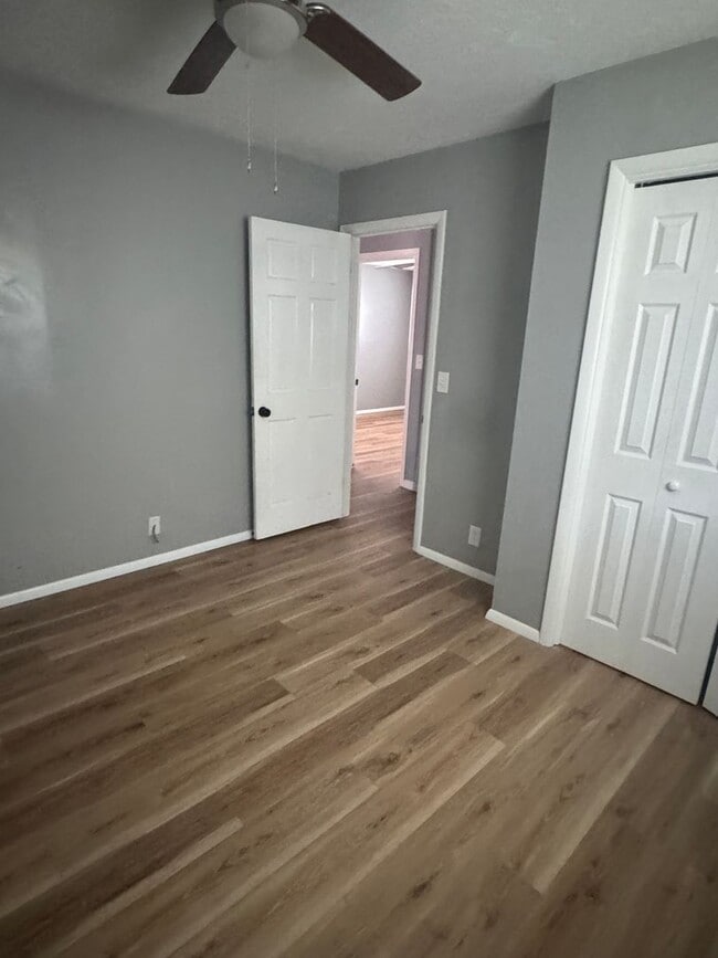Building Photo - 3 Bedroom 2 Bath Home