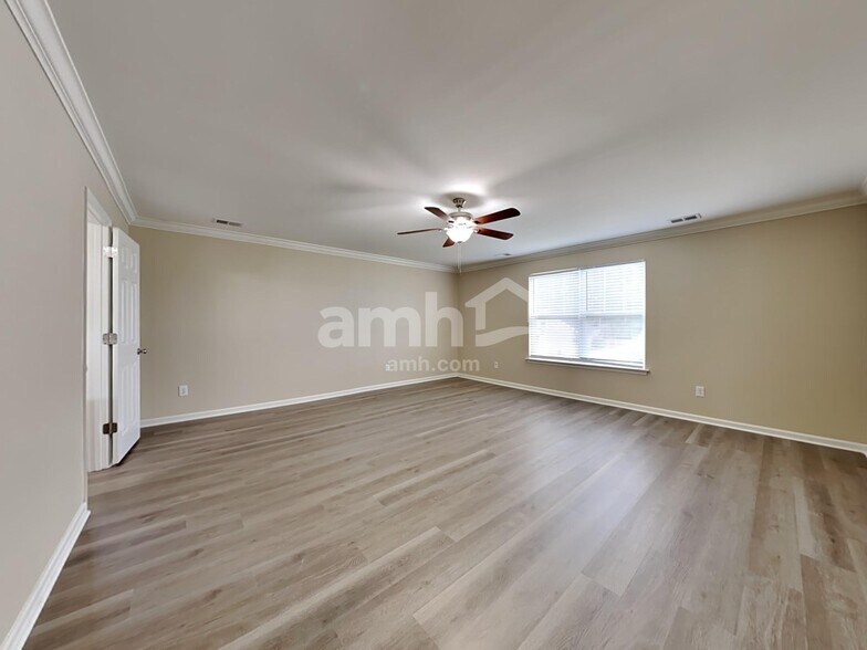 Building Photo - 204 Short Woods Ct