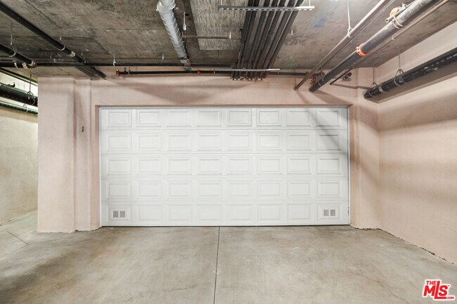 Building Photo - 730 S Marengo Ave