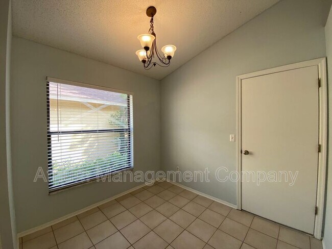 Building Photo - 277 Lakebreeze Cir