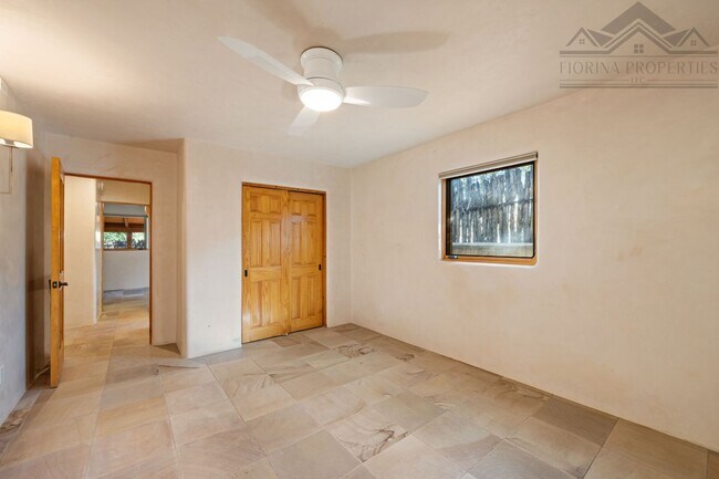 Building Photo - 659 Bishops Lodge Rd