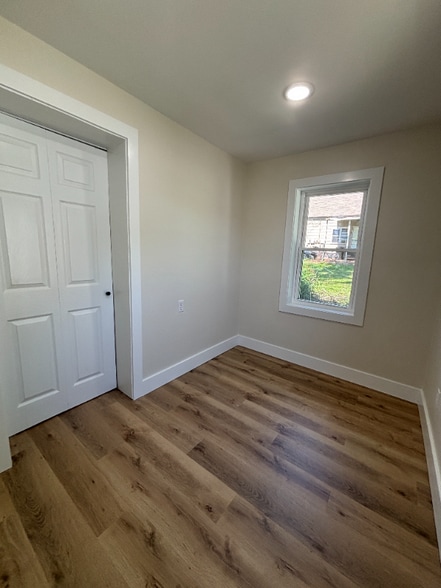 Building Photo - 321 E Main St