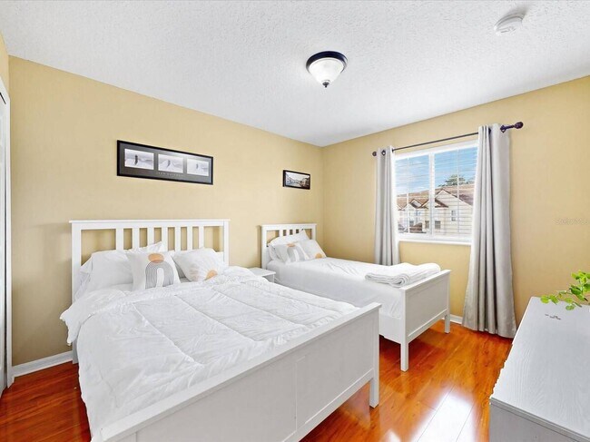 Building Photo - 1302 S Beach Cir