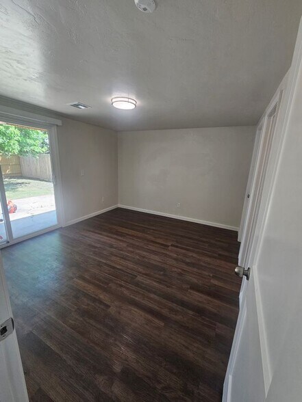 Building Photo - 8606 Brookline Ave