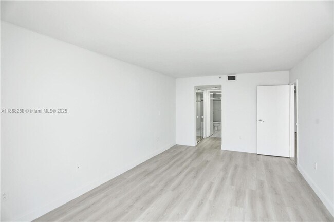 Building Photo - 555 NE 15th St