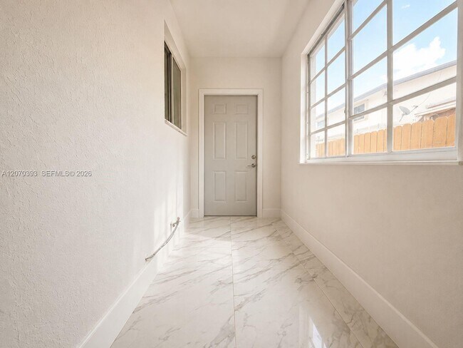 Building Photo - 1270 W 42nd St