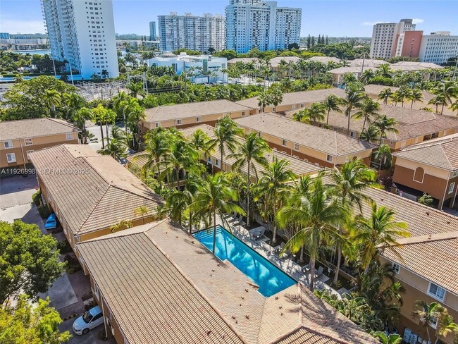 Building Photo - 2945 NE 185th St