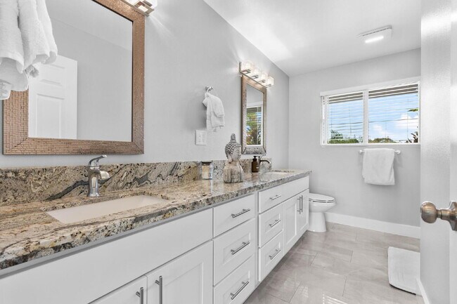 Building Photo - Move-In Ready, 3-Bedroom Fully Furnished Retreat with 3 Bathroom in Keaau Paradise!"