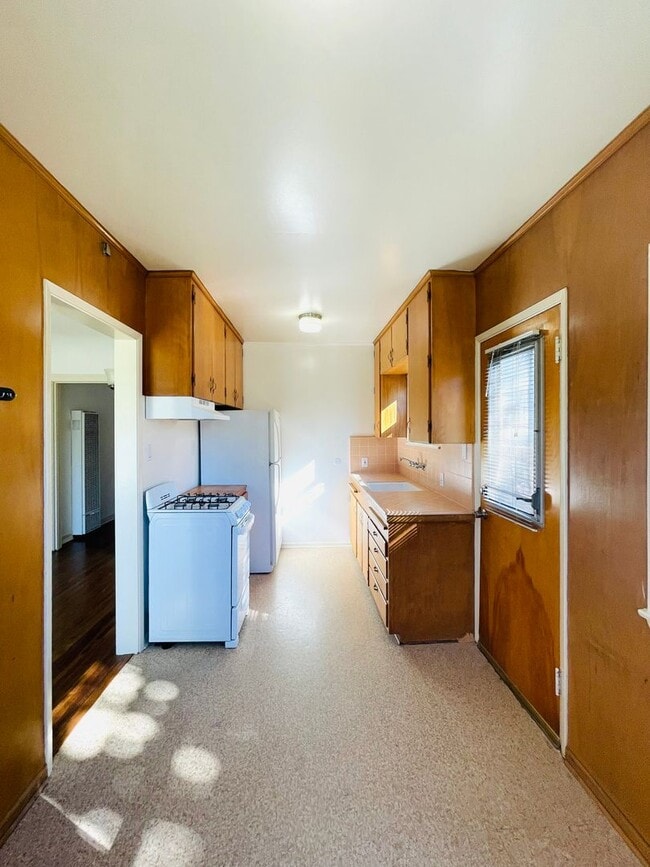 Building Photo - 482