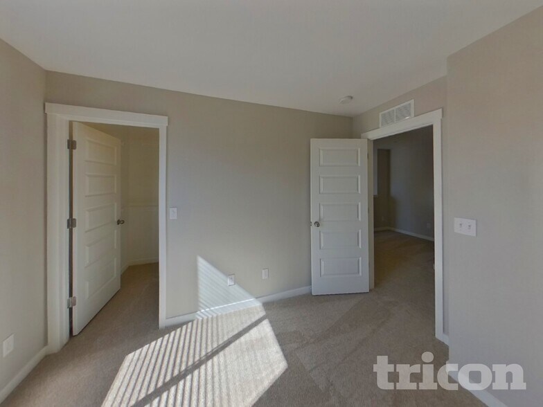 Building Photo - 6221 Vickie Ln