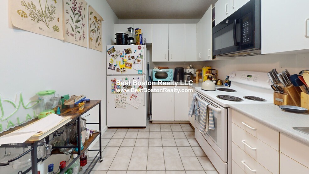 Building Photo - 175 Beacon St