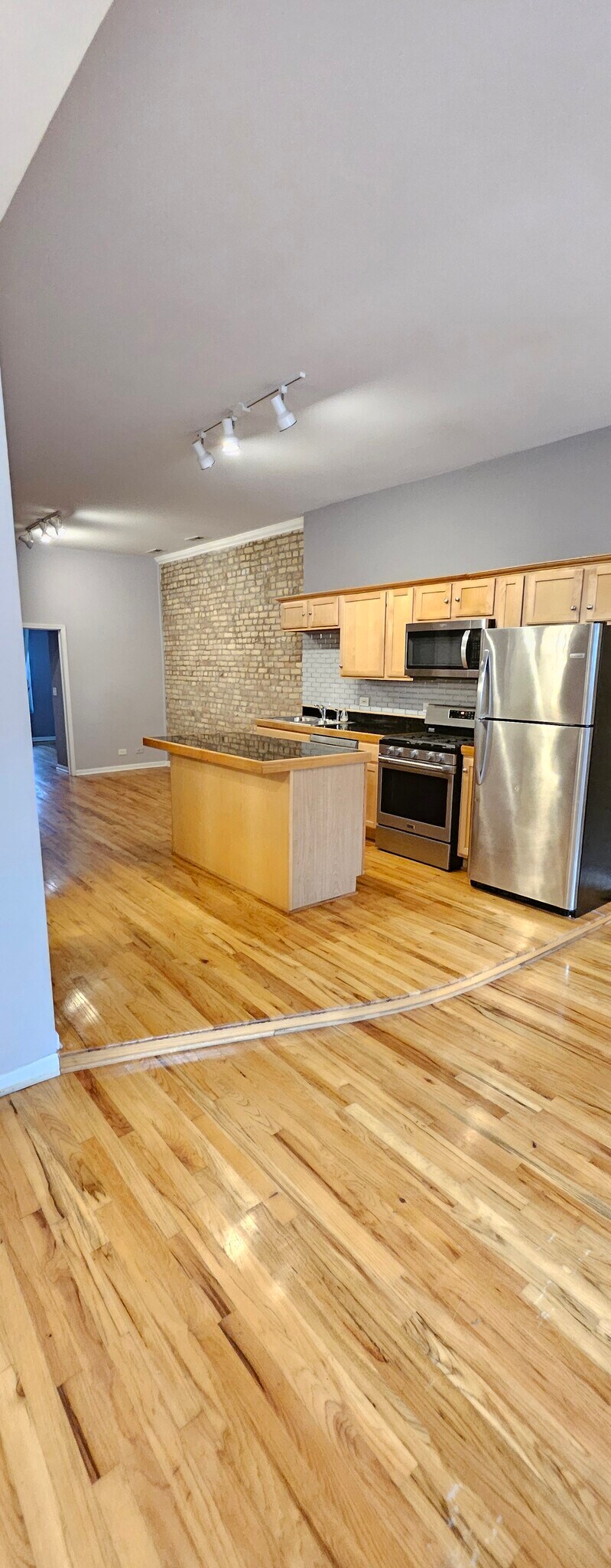 Building Photo - 529 N Ashland Ave