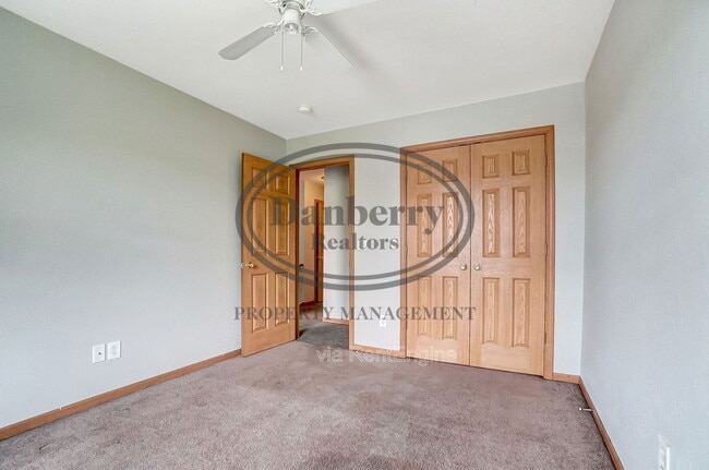 Building Photo - 1115 N Byrne Rd