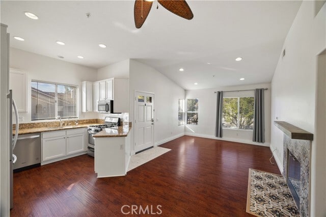 Building Photo - 202 California Ct