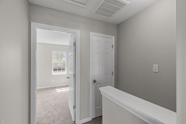 Building Photo - Charming 2-Bedroom 2.5-Bathroom Townhouse with Fenced Yard
