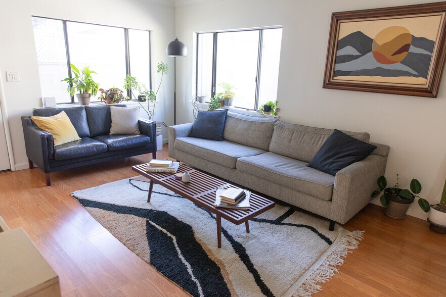 Building Photo - 411 Douglas St