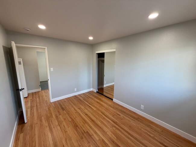 Building Photo - 969 Elgin St