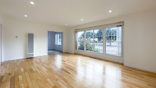 Building Photo - 5701 S San Vicente Blvd