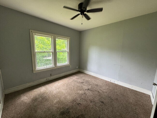 Building Photo - Beautiful Queensborough 3 Bedroom House