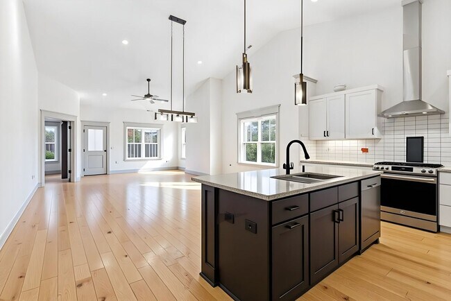 Building Photo - Modern 3-Bedroom Home in The Cottages at Avery Creek