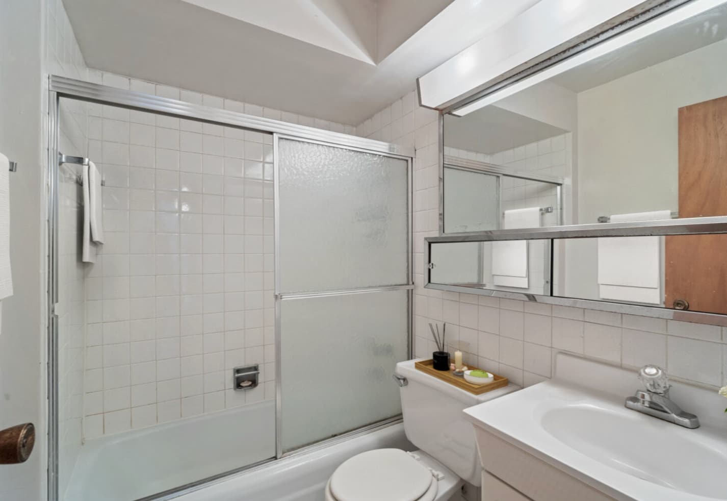 Building Photo - 665 W Wrightwood Ave