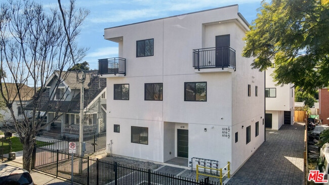 Building Photo - 618 E 28th St