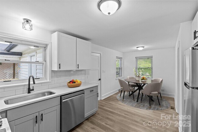 Building Photo - 1601 Gambia St