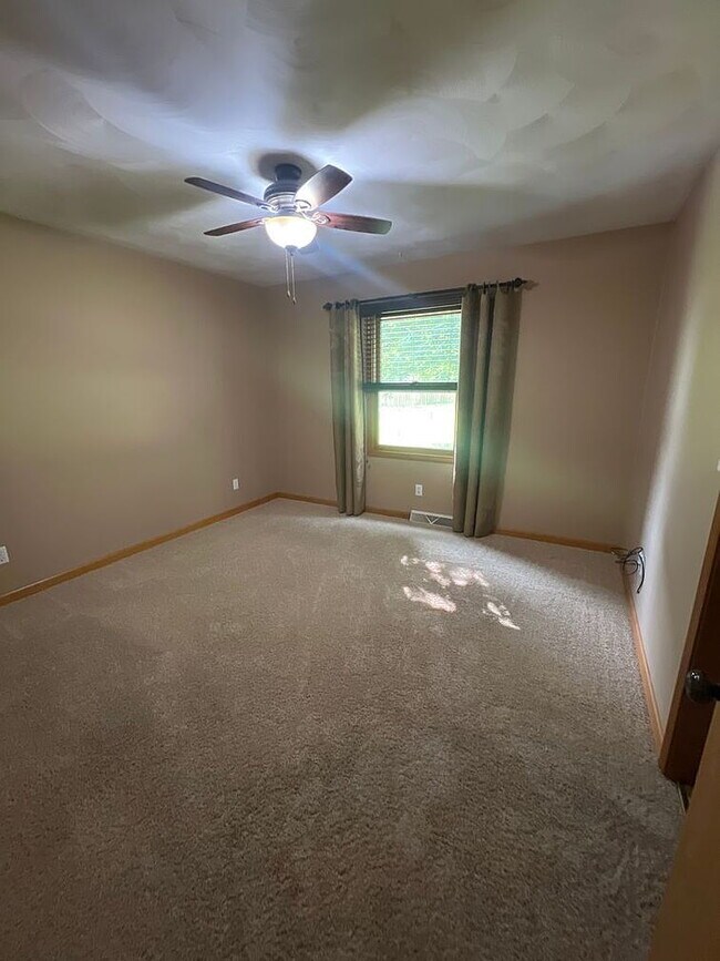 Building Photo - Single Family Home