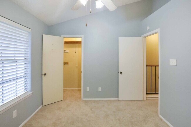 Building Photo - 1411 Gracy Farms Ln